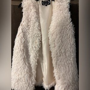 Women’s Vest white fluffy